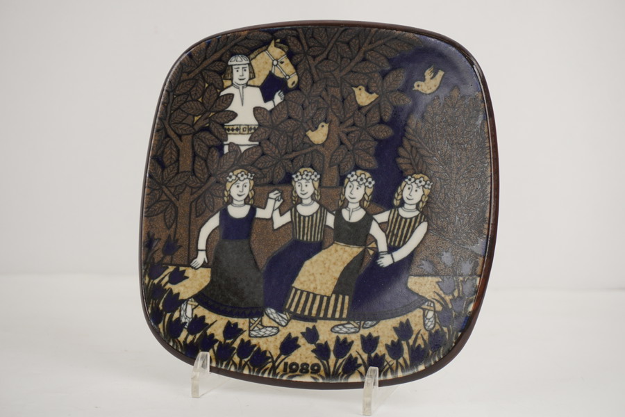 1989 Raija Uosikkinen Arabia Finland vägtallrik. G8/