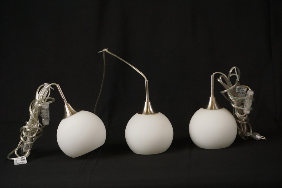 3st Fönsterlampor, vit glas.  A94