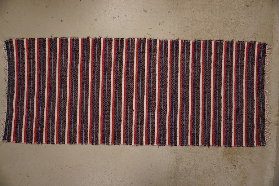 Trasmatta blå röd mm 76x185. B42/