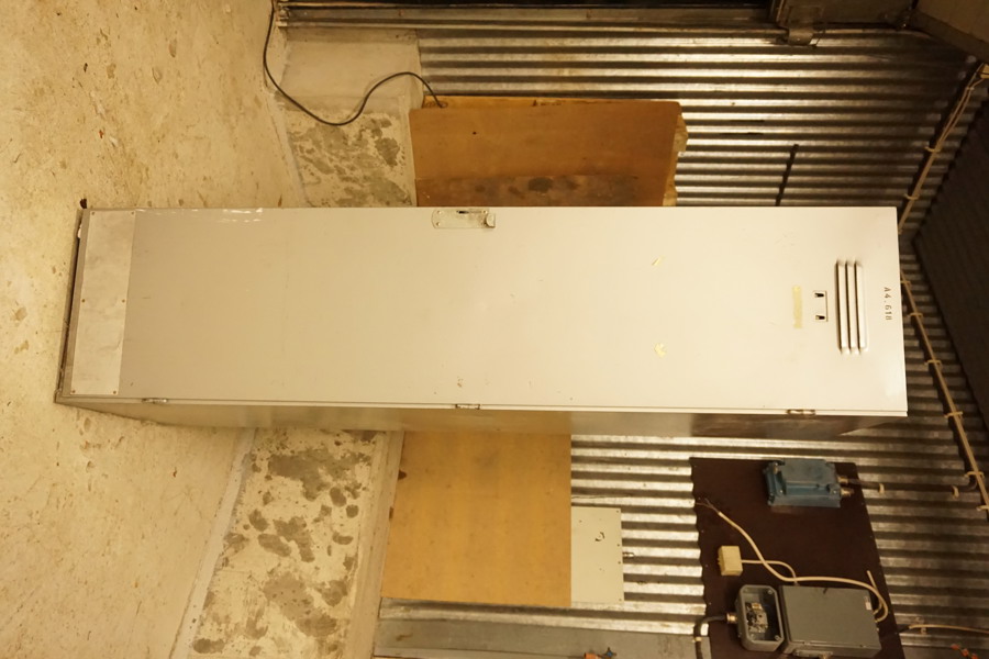 Militärplåtskåp enkel. B82