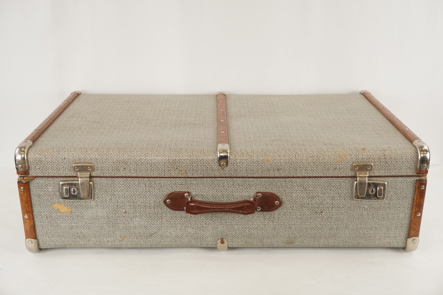 Äldre resväska. B60