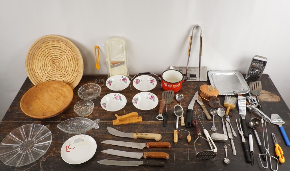 Bestick, kniv, skål mm. BC67