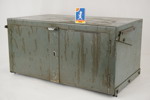 Militärt metallskåp. B122