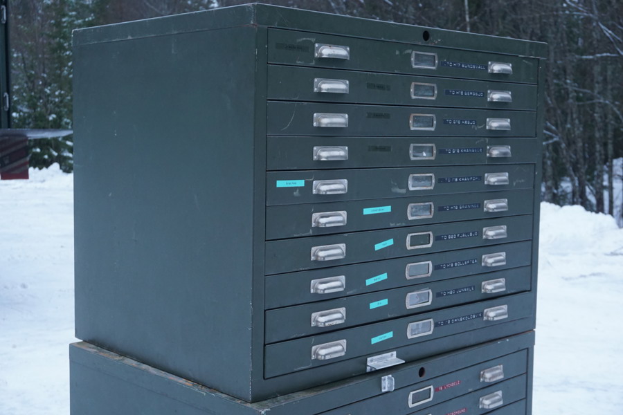 Militär arkivskåp kartskåp. B138