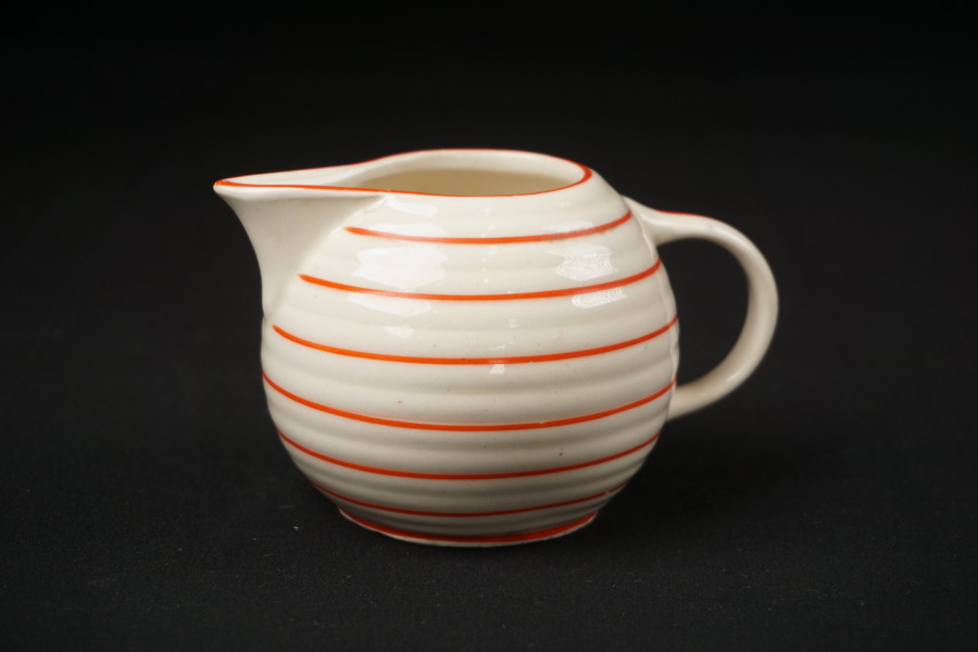 Salsakungen vit färg med orangea ränder. G42