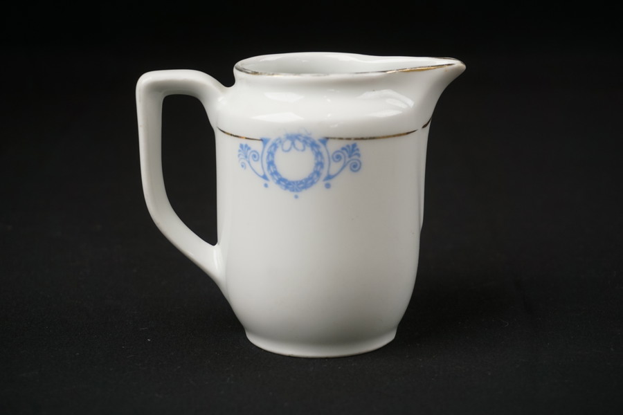 Mjölkkanna/Gräddkanna i porslin, vit. G43
