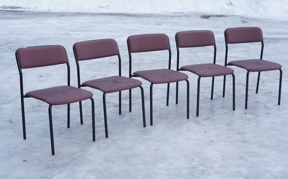 5st Stolar med svart metallstomme. B1