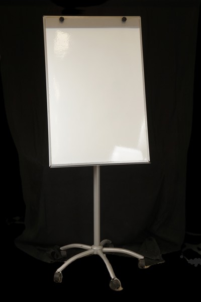 Whiteboard på stativ. B47