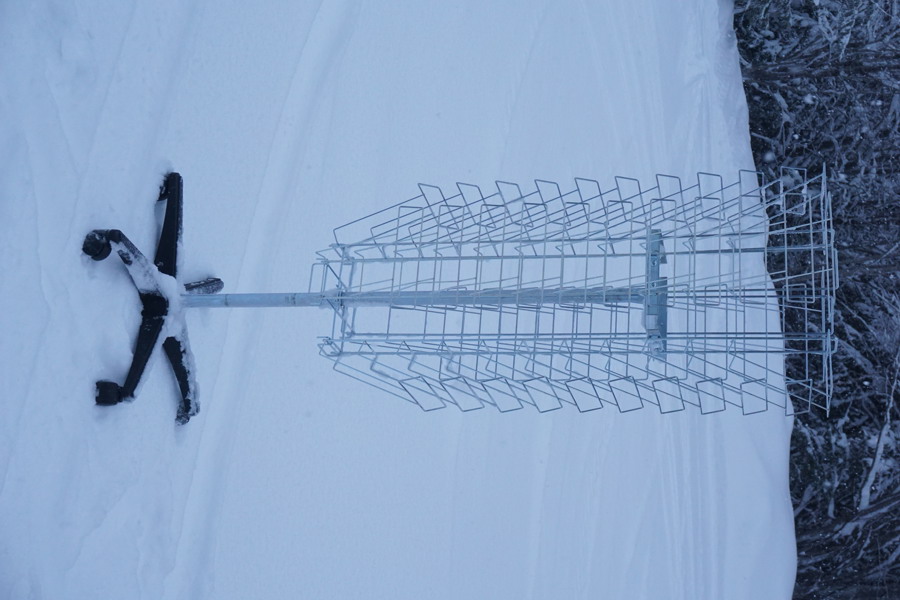 Roterande tidningsställ. B50