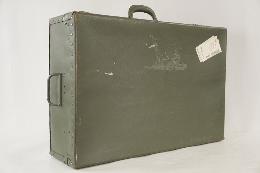 Militär koffert/resväska grön. B83