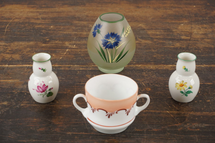 Äldre lite vas i glas mm. G22/