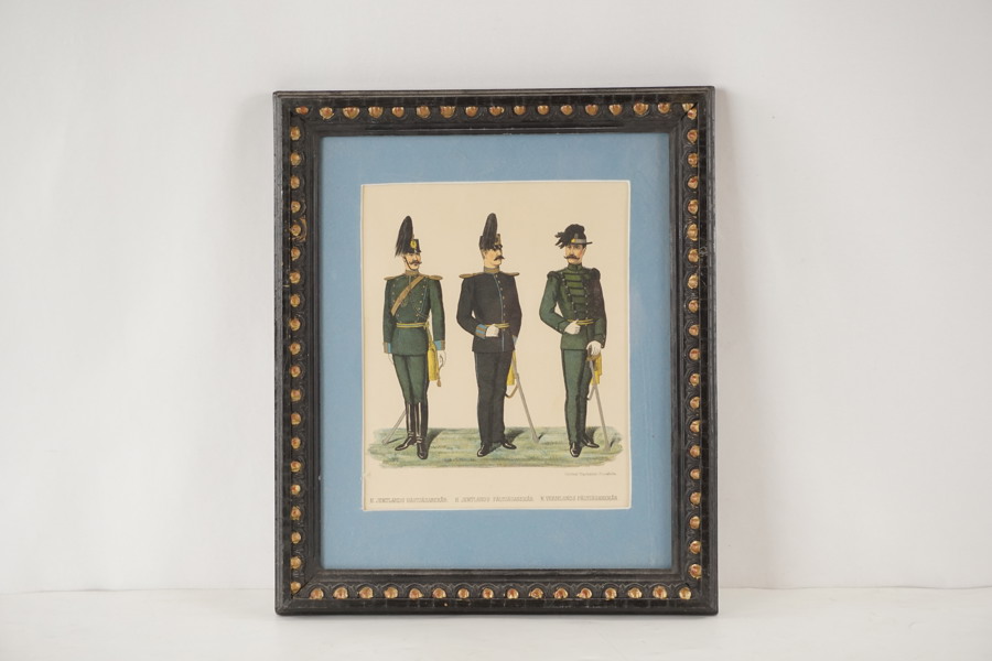 K. Jemtlands Färgtryck, tre män i uniform. M35