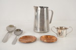 Serveringsskedar, mjölkkanna mm. A39