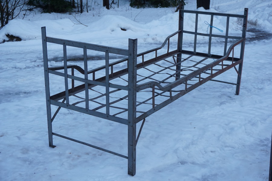 Äldre militärsäng. B111/