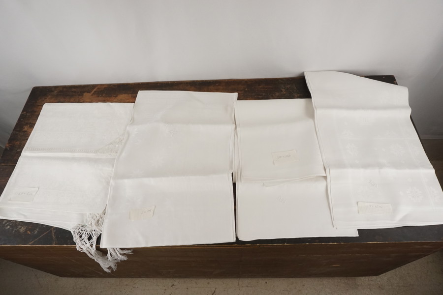 4st Bordsdukar i linne. A52
