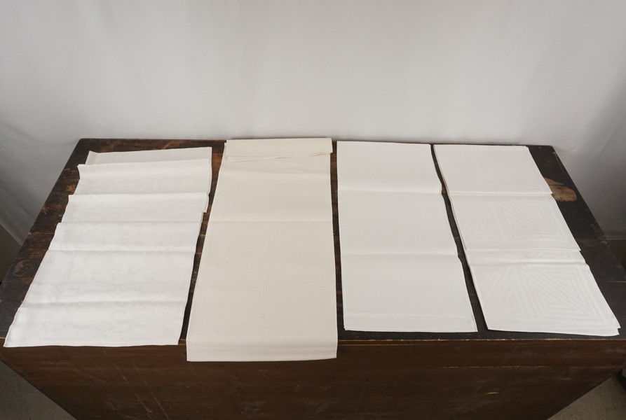 4st Bordsdukar i linne. A54