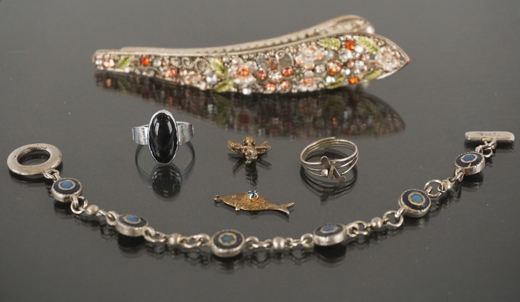 Armband, metallhårklämma mm. A72