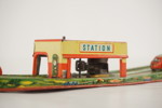 Vintage leksak bilstation. A79