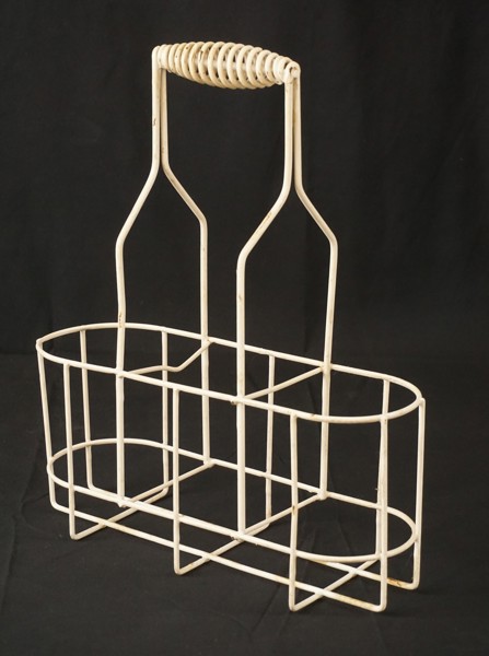 Vintade flaskhållare i tråd. A83