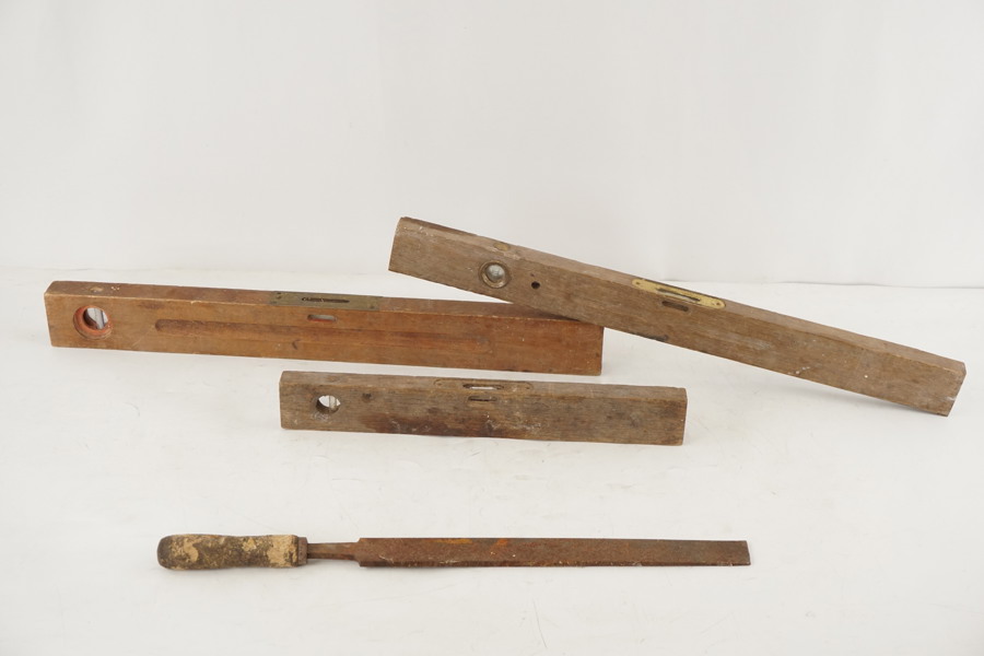 Äldre vattenpass mm. D37/