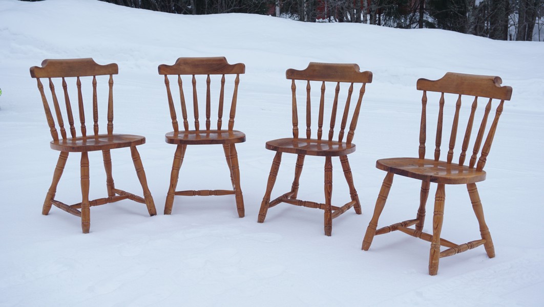 4st Köksstolar i furu. B185