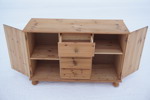 Skänk i furu. B187