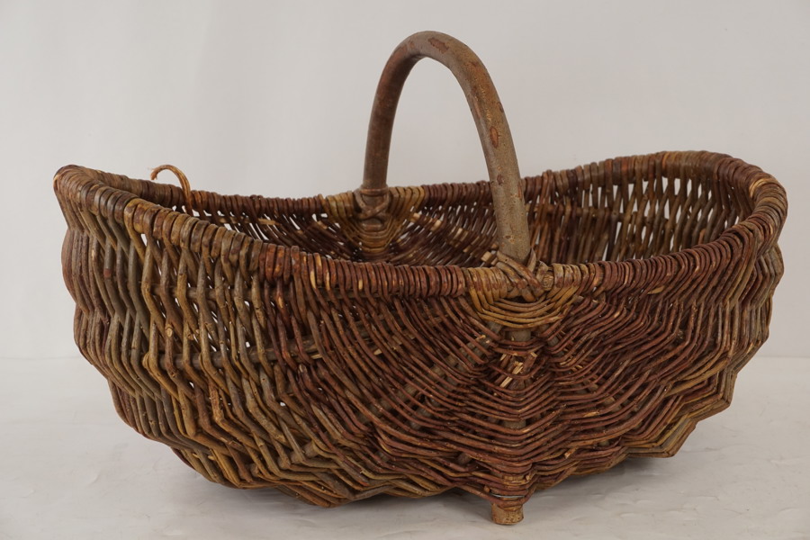 Svampkorg i pilträ. A133