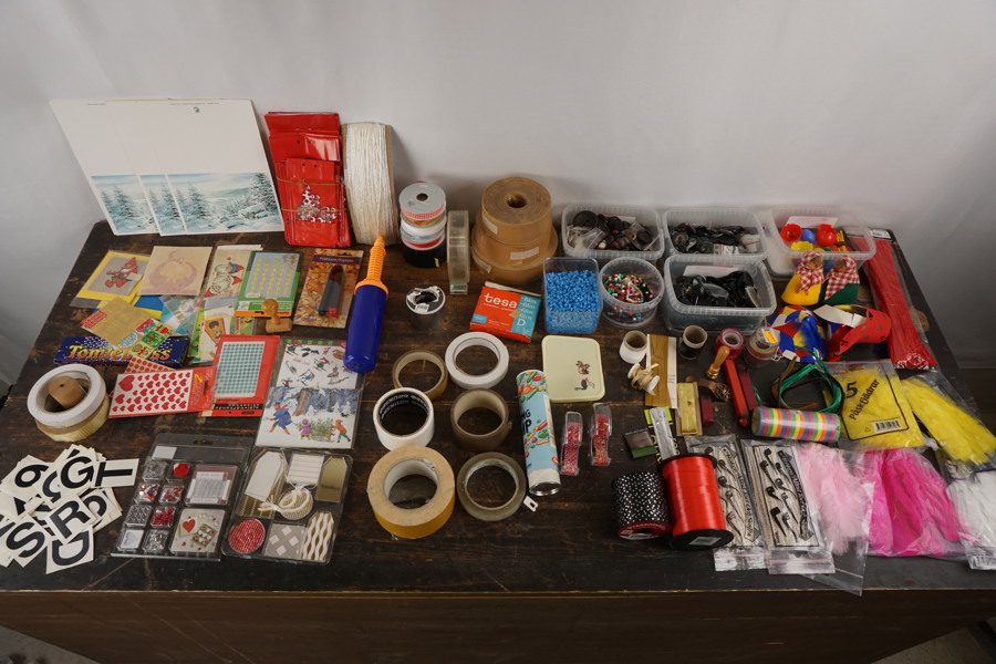 Pysselgrejer, knapar mm. BC254