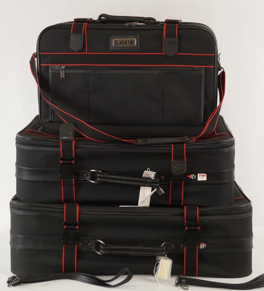 3st LLama resväskor, svart röda. B264