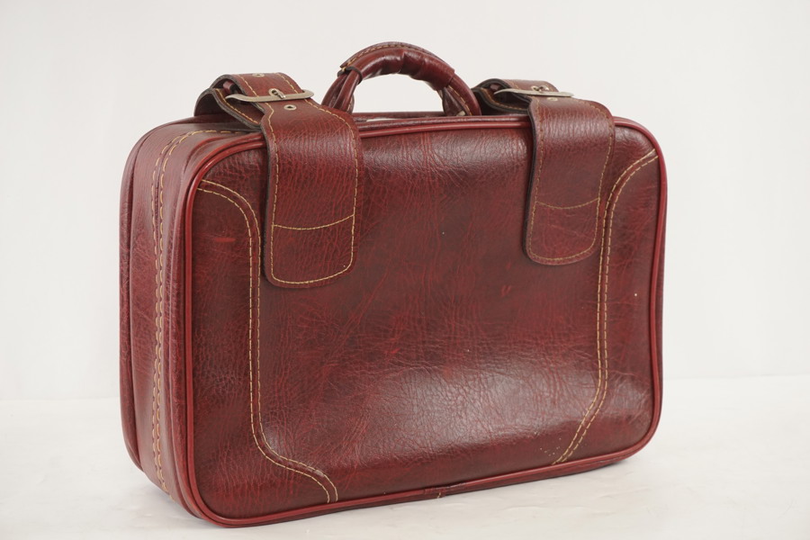 Lite vintage resväska, röd. A155