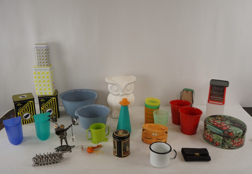 Uggle-lampa, plåtburkar mm. BC307