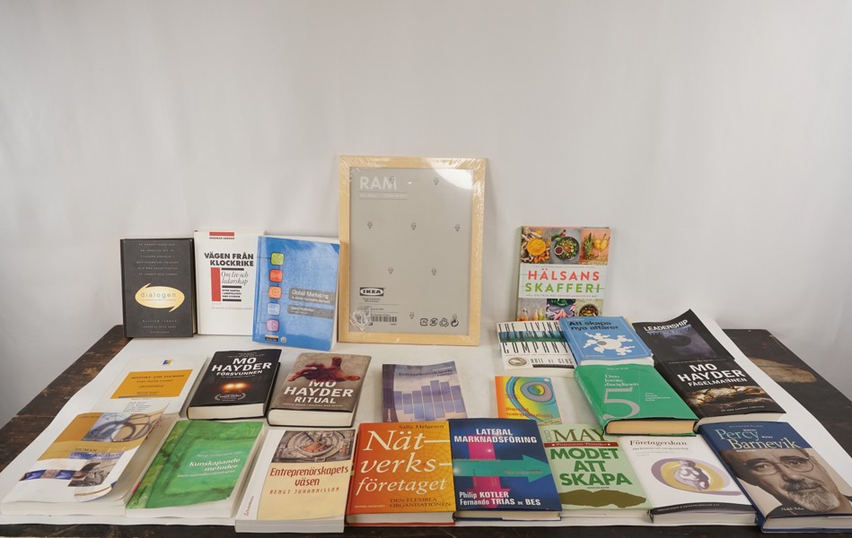 Böcker, IKEA ram 30x40cm. BC306/