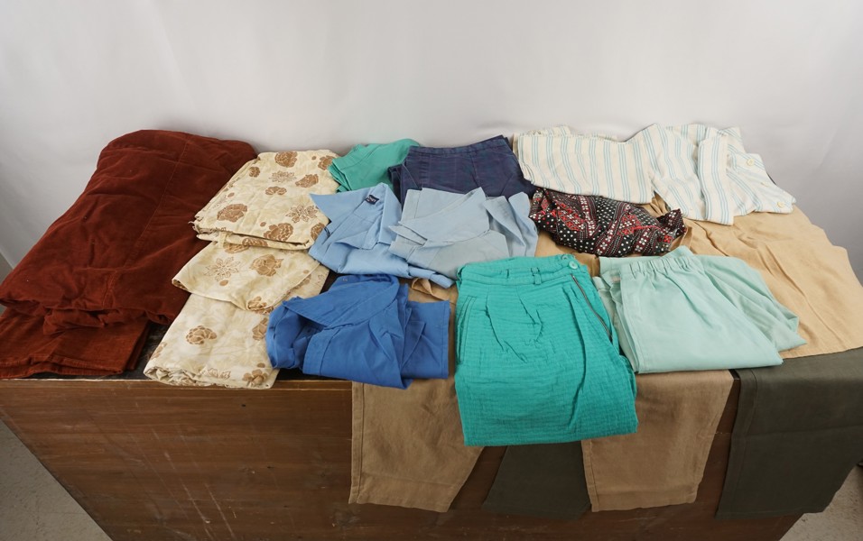 Textilier och blandade plagg. BC298/