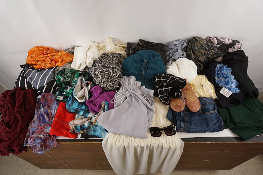 Blandade damkläder, sport, casual, elegant mm. BC308/