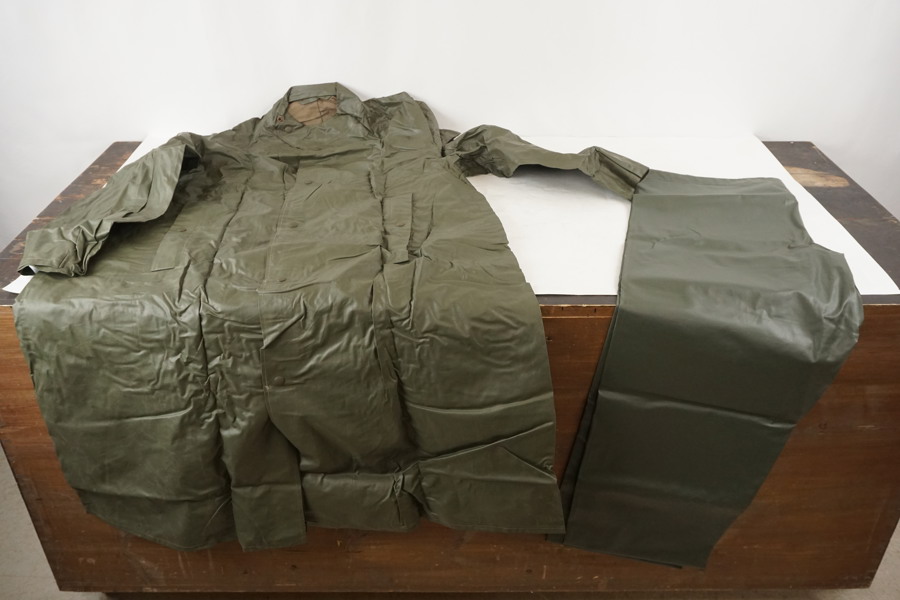 Militär regnjacka och regnbyxor. BC60
