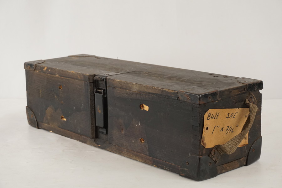 Vintage ammunitionslåda. D1