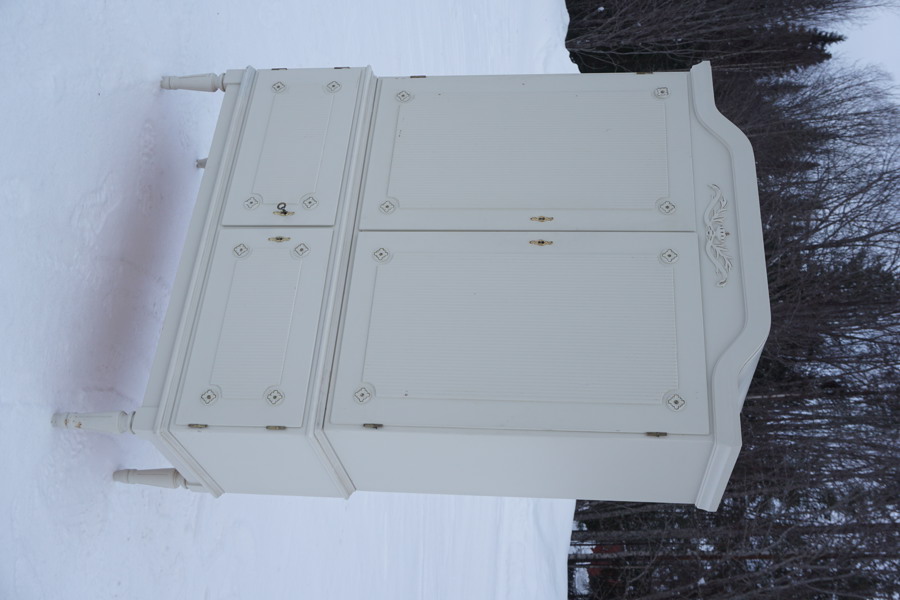 Skåp Gustaviansk stil. B170