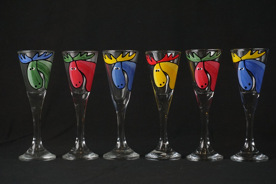 6st handmålat snapsglas med älg motiv. G9