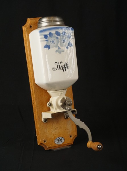 Vintage väggmonterad kaffekvarn. C25