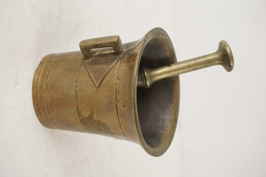 Mortel i mässing. C27