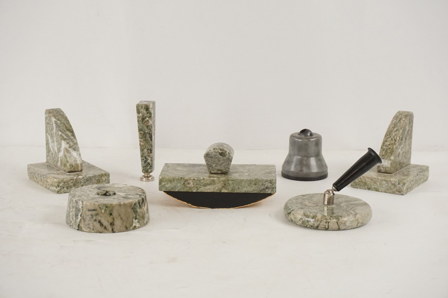 7del Skrivbordsset i marmor. A62