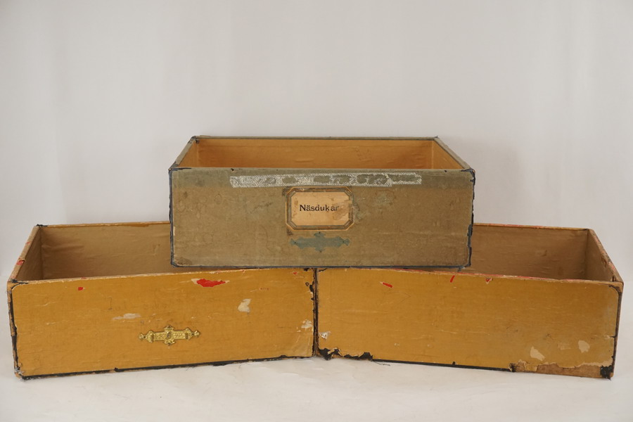 3st Äldre lådor. B213