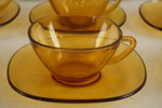 Amberfärg kaffekoppar, skålar mm. G53