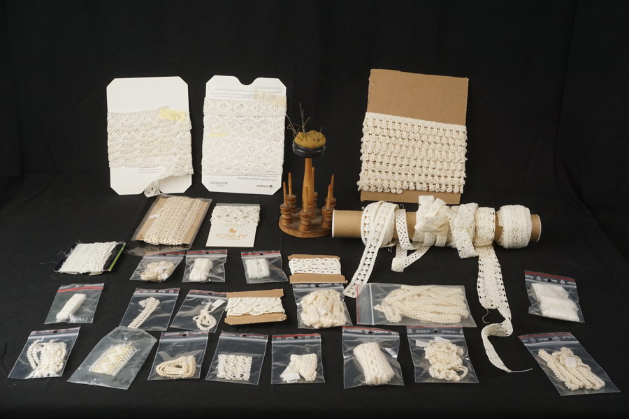 spets knypplat mm, olika mönster och längder. A145