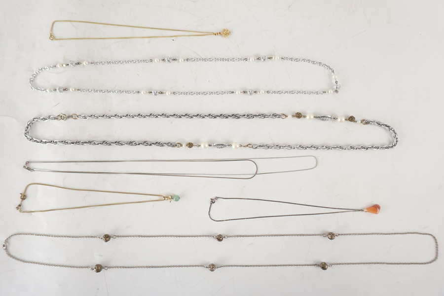 Halsband i metall. A152