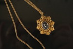 Halsband med hänge i guld 750 -18kt. 9g A155
