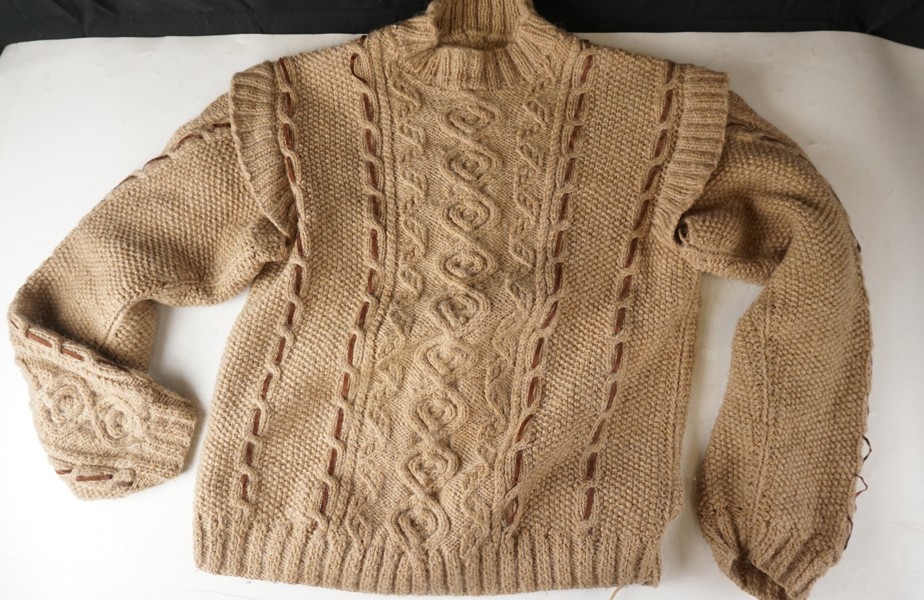 Stickad tröja L. A179