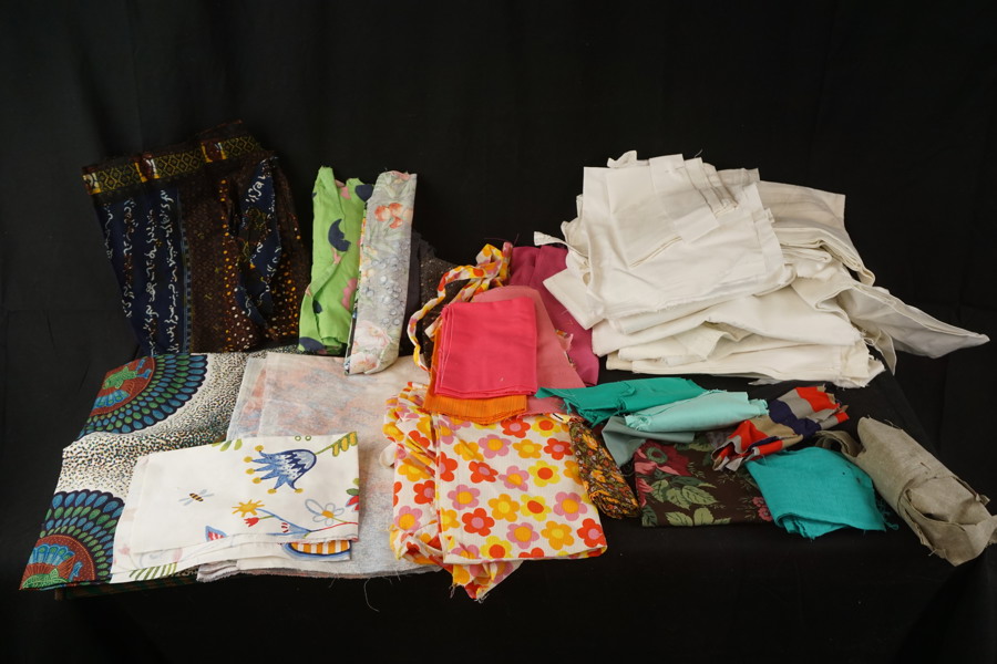 Tyg/stuvar blommigt mm. BC314