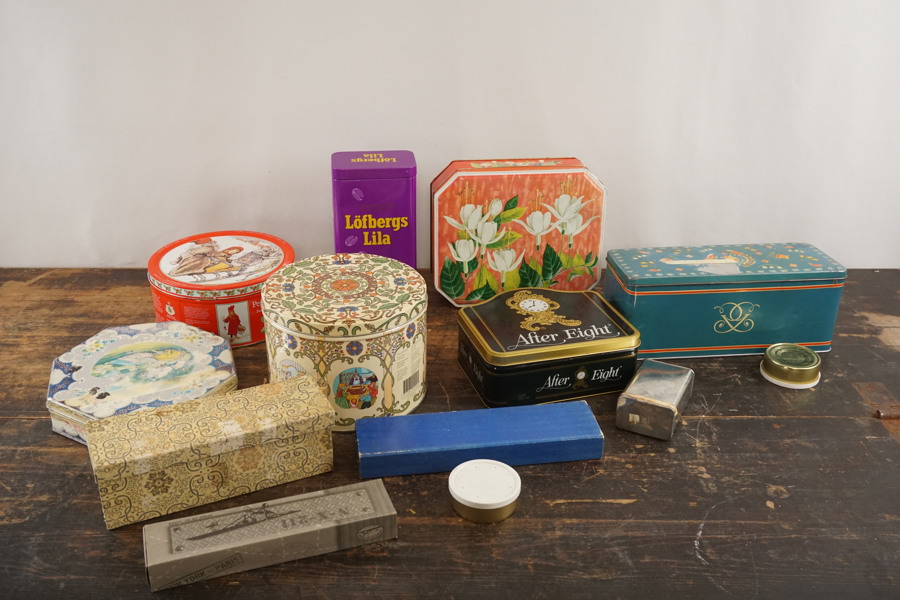 Vintage plåtburkar Karl Larsson mm. BC317