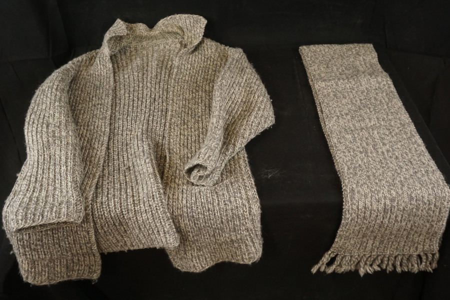 stickad tröja mm. A198